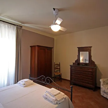 Casale Dello Sparviero בית חווה